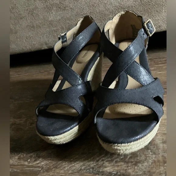 Sole Sensibility Navy Wedge Size 9 - Picture 2 of 7